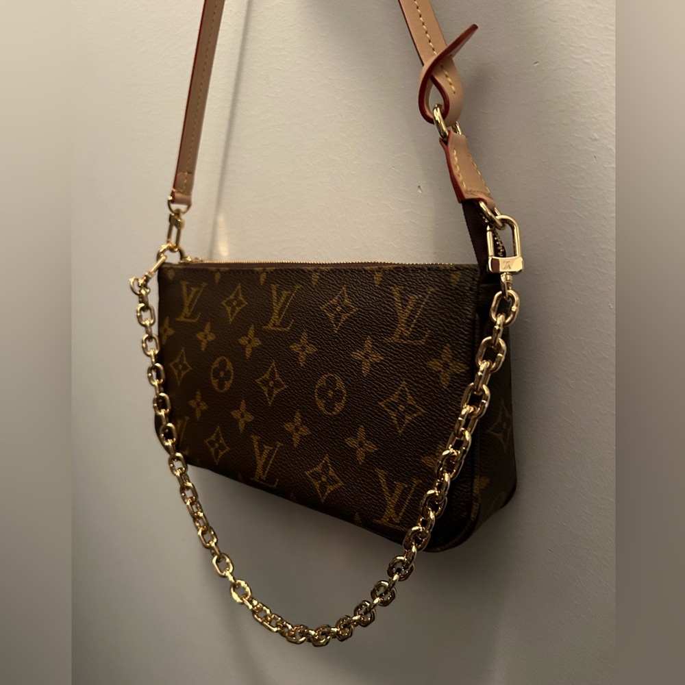 100% authentic Pochette Accessoires Louis Vuitton
